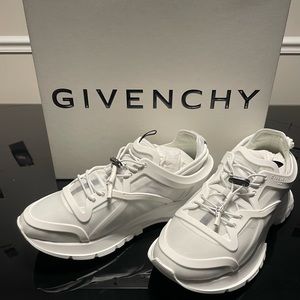 GIVENCHY SPECTRE LOW STRUCTURED RUNNERS SNEAKERS